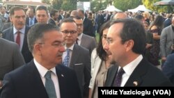 ABD Büyükelçiliği’nin 4 Temmuz Bağımsızlık Günü nedeniyle resepsiyon daveti akşam Ankara’daki konut bahçesinde gerçekleşti. Davete Türkiye’yi temsilen sadece Milli Eğitim Bakanı İsmet Yılmaz katıldı