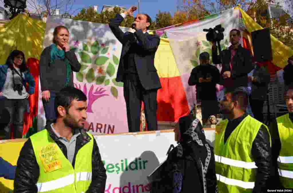 Paris rally Saturday protesting the bombing in Ankara. Fotoğraflar: Gerard Valck