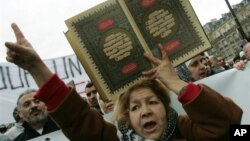 Paris'te Müslümanların düzenlediği bir protesto gösterisi