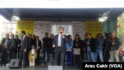 Selahattin Demirtaş Paris'te yaptığı seçim konuşmasında